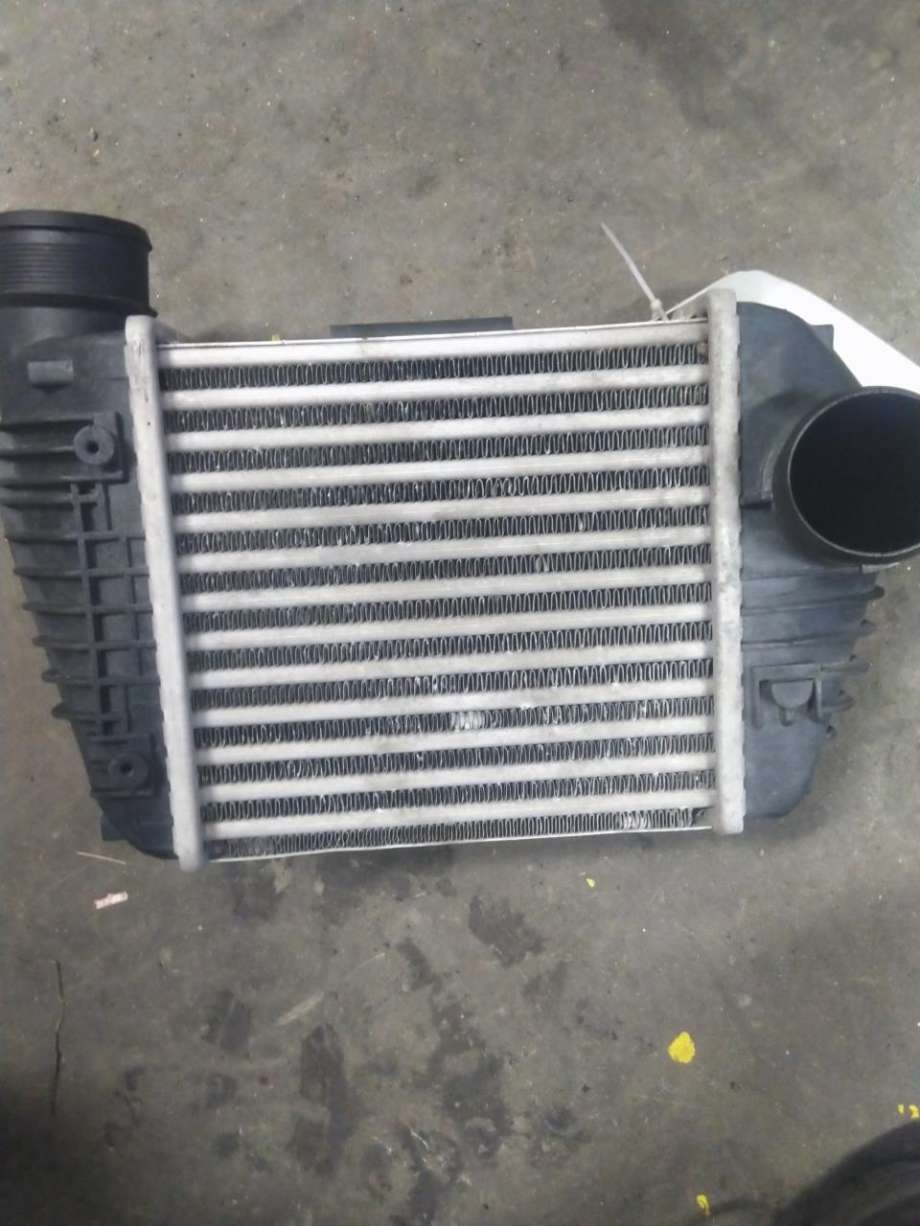 Intercooler til Audi A6, Allroad, 2008-2011 (Type II, Fase 2) (C6) (C6) (4F0 145 805 AC - VENSTRE)