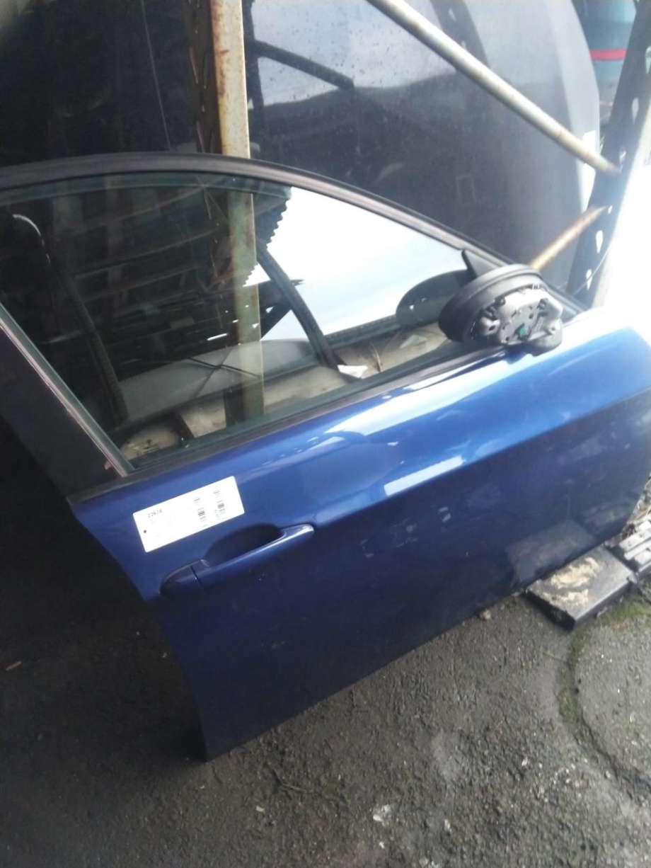Dør høyre foran til BMW 3-Serie, 2005-2011 (E90/E91/E92/E93) (E90/E91/E92/E93) (41 51 5 A2A 386)