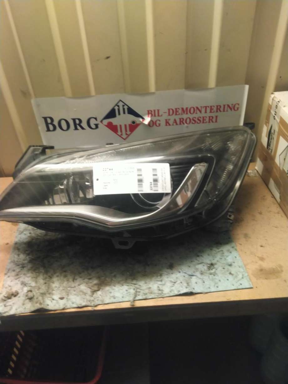 Frontlykt venstre xenon til Opel Astra J, 2010-2015  (13306933)