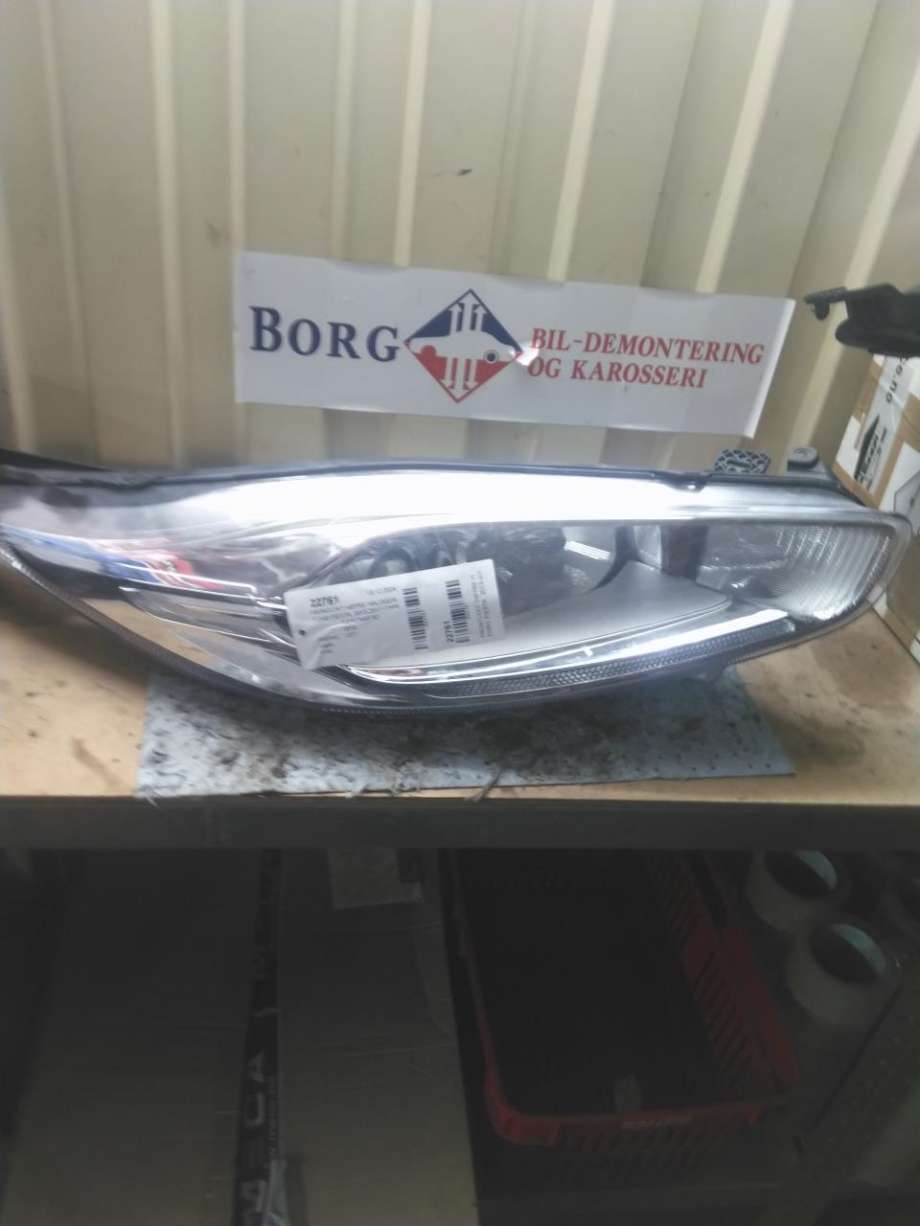 Frontlykt høyre halogen til Ford Fiesta, 2013-2017 (Type VI, Fase 2)  (C1BB-13W029-CH)