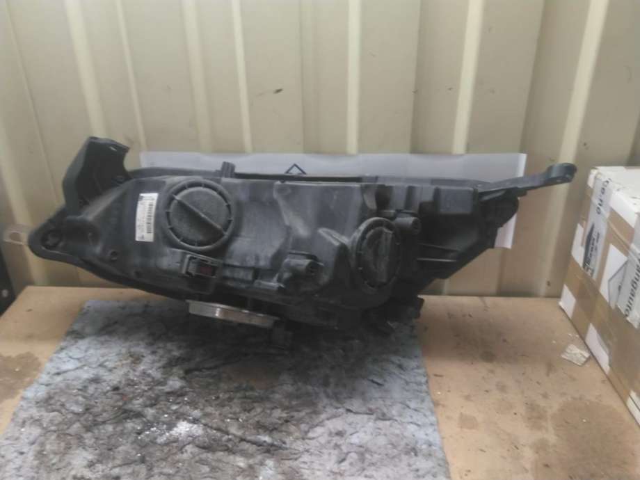 Frontlykt høyre xenon til Opel Astra J 2010-2015  (13306934|)