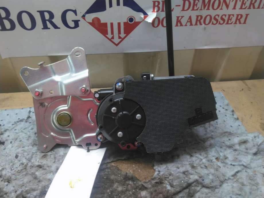 Baklukeåpner motor til Mitsubishi Outlander, 2015-->> (Type III, Fase 2)  (5813A149)