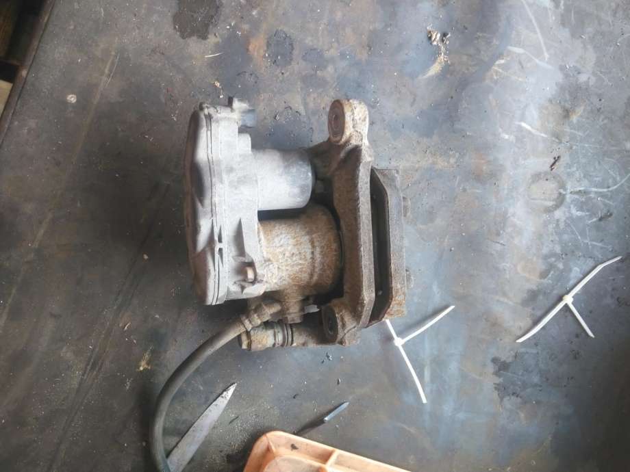Bremsecaliper venstre bak, elektrisk til Mitsubishi Outlander 2015-->> (Type III, Fase 2)  (4605B637|)