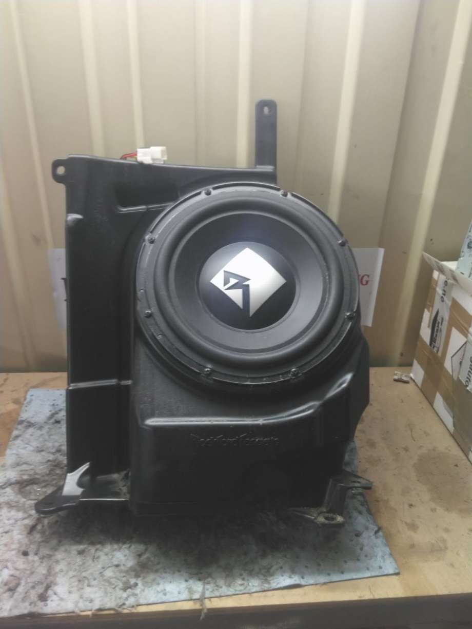 Bilstereo sub-woofer til Mitsubishi Outlander 2015-->> (Type III, Fase 2)  (8720A141|)