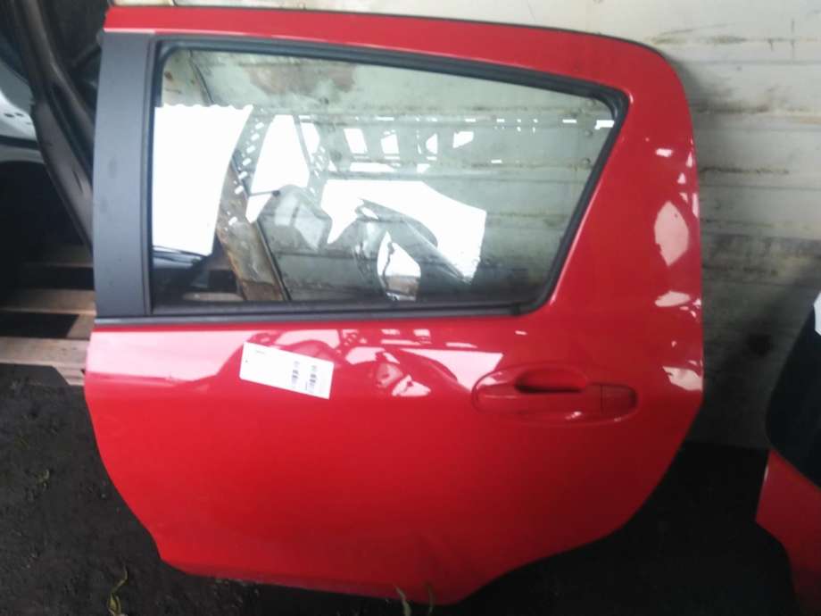 Dør venstre bak til Toyota Yaris, 2014-2020 (Type III, Fase 2)  (670040D210)