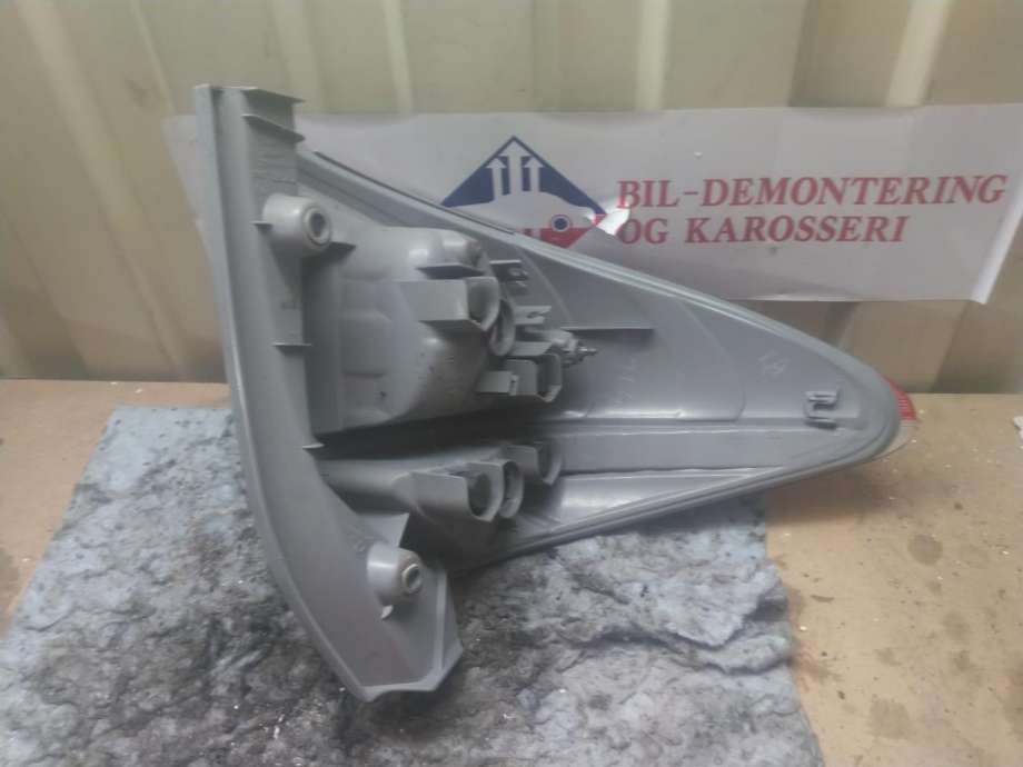 Baklykt høyre til Toyota Verso-S 2011-2015 (COMBI) (COMBI) (8155152660|)