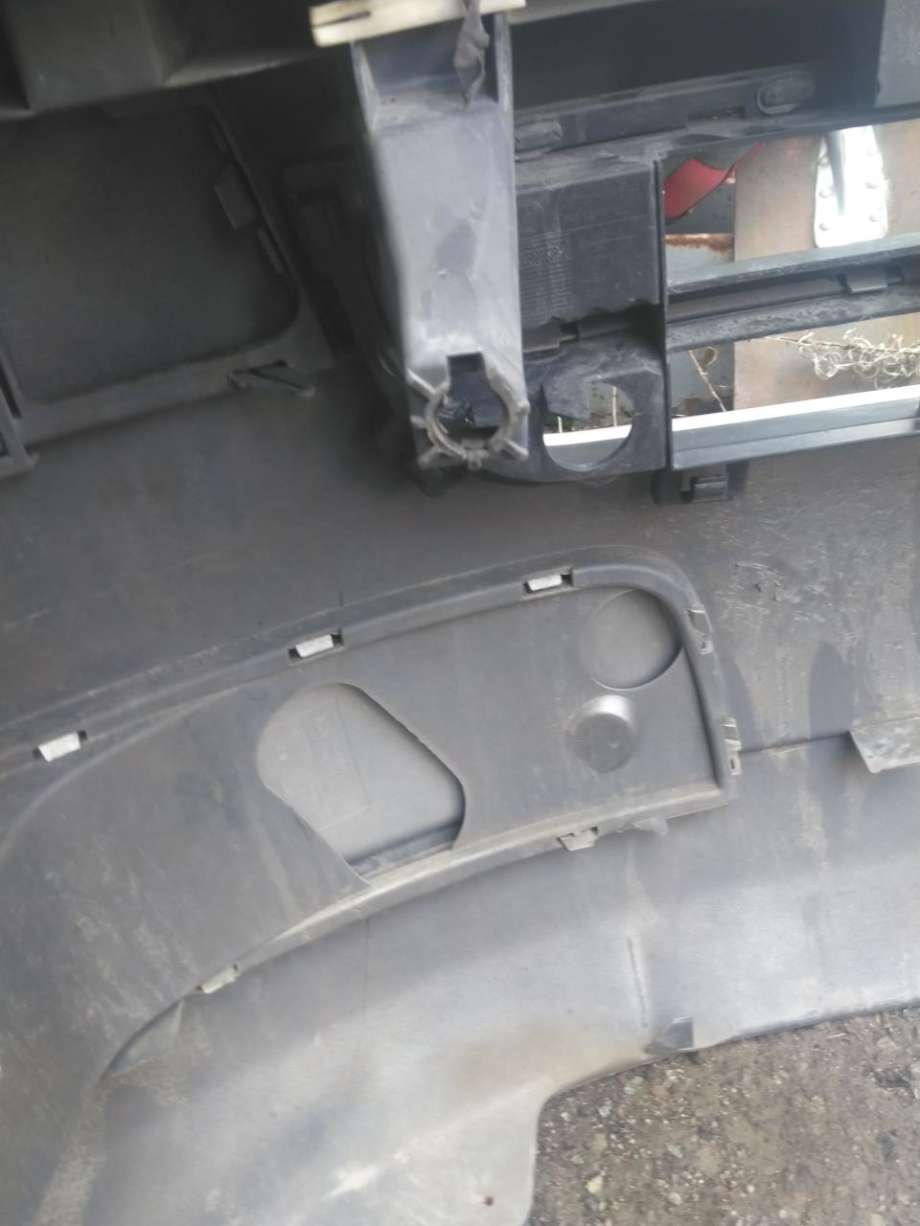 Støtfanger foran til VW Transporter / Caravelle 2003-2009 (Fase 1) (T5) (T5) (7H5 807 101 M|)
