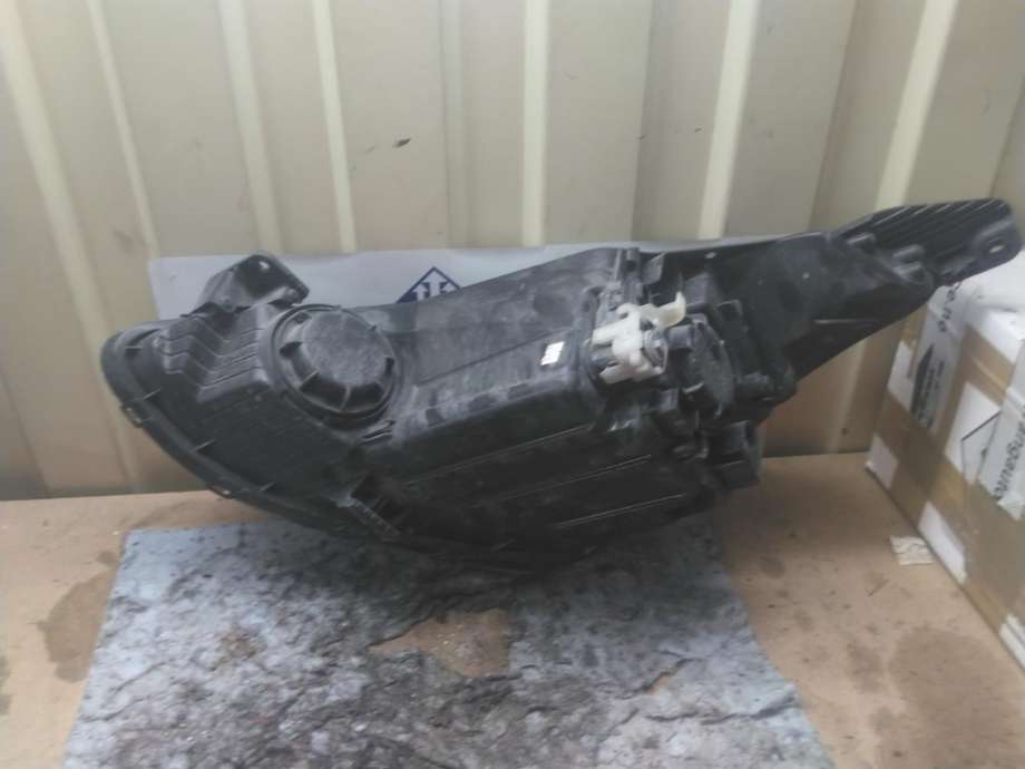 Frontlykt høyre halogen til Hyundai i10 2014-2018 (Type II)  (92102B 9000|)