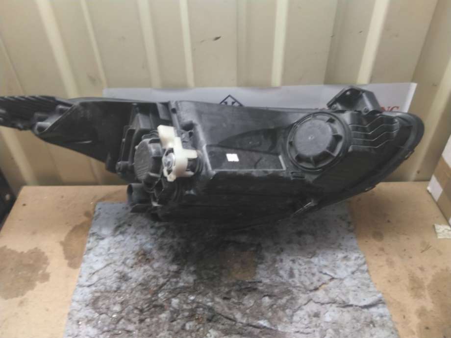 Frontlykt venstre halogen til Hyundai i10 2014-2018 (Type II)  (92101B 9000|)