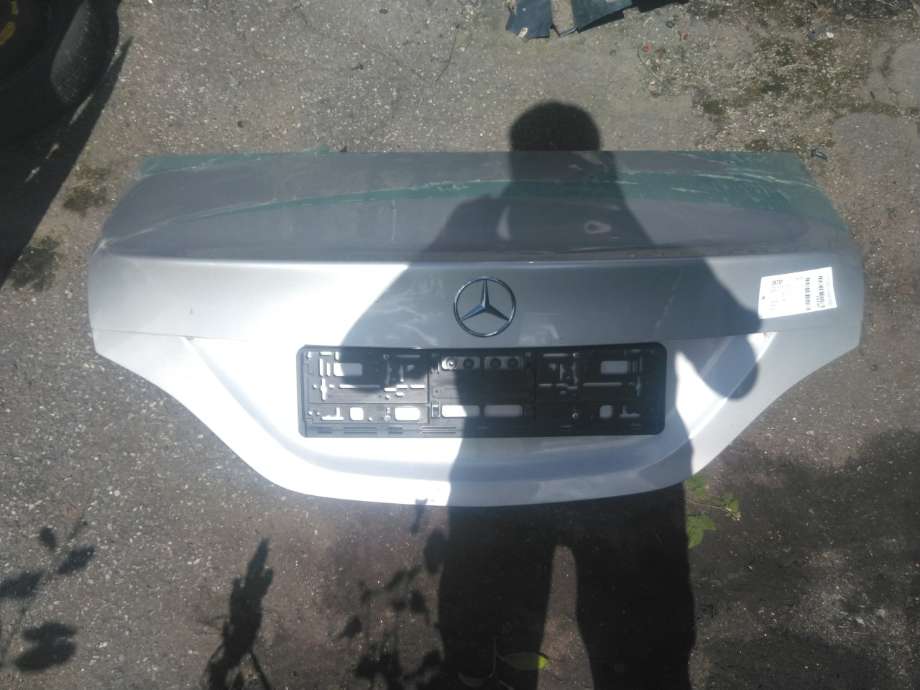 Bakluke sedan til Mercedes CLA, 2013-2019 (C117) (C117) (A 117 750 00 75)
