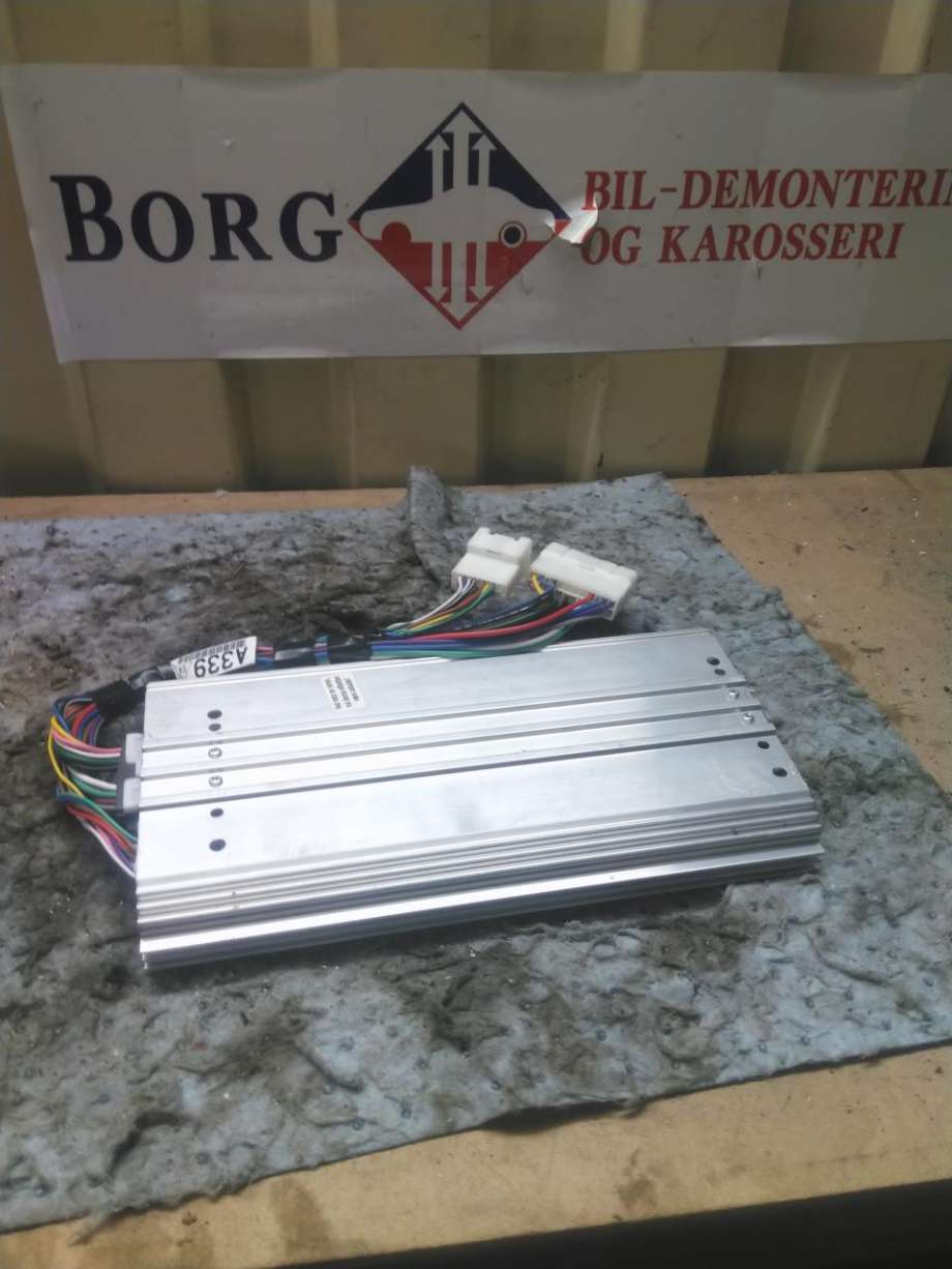 Bilstereo forsterker til Mitsubishi Outlander, 2015-->> (Type III, Fase 2)  (8701A813)