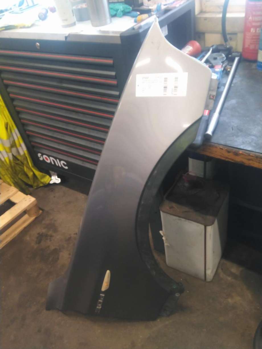 Skjerm høyre foran til BMW X3, 2003-2006 (Fase 1) (E83) (E83) (41 35 3 403 736)