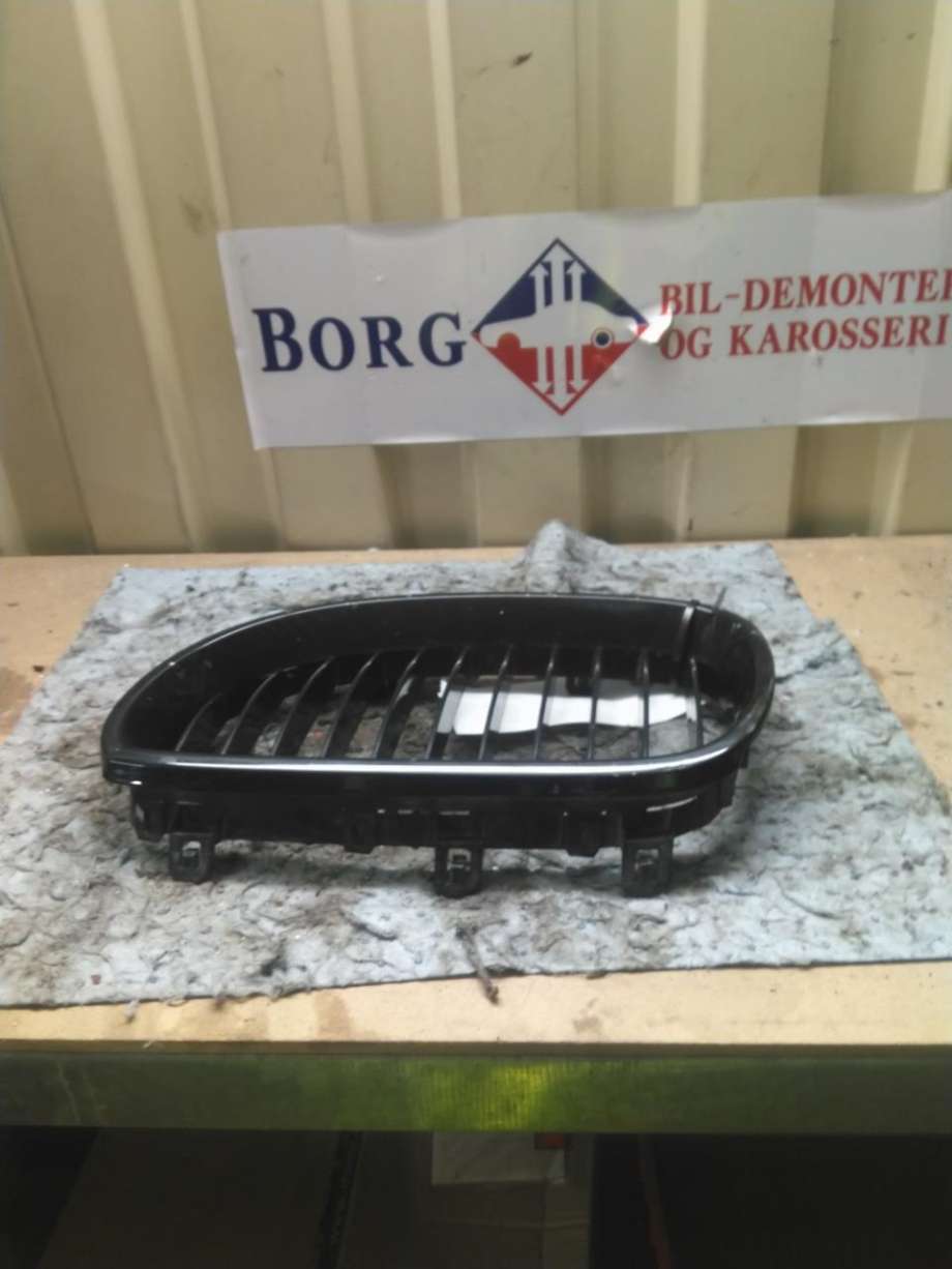 Grill venstre til BMW 5-Serie, 2003-2010 (E60/E61) (E60/E61) (51 13 7 027 061)