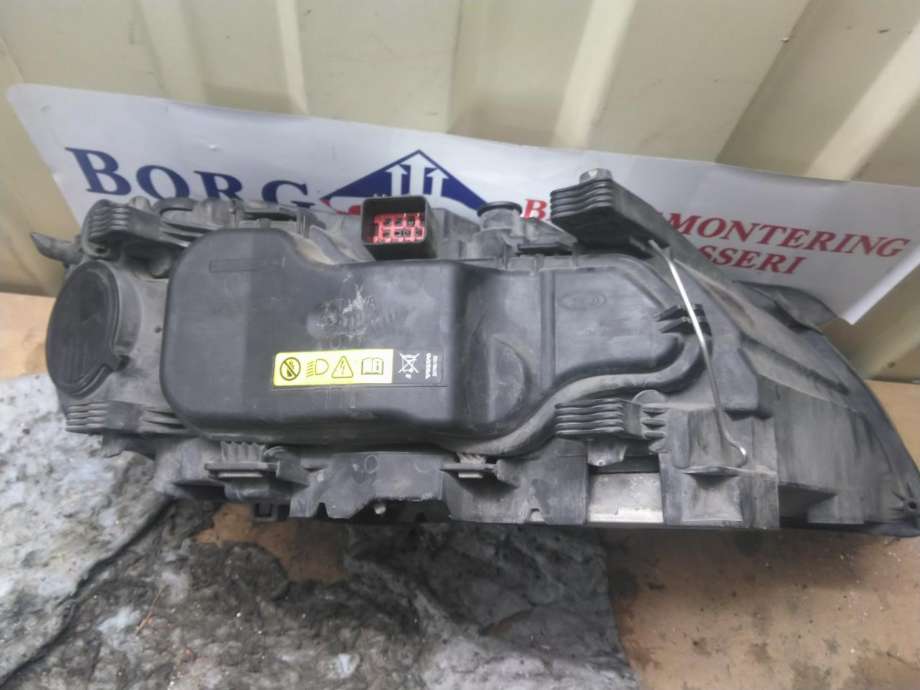 Frontlykt venstre xenon til Volvo V70 2007-2013 (Type III, Fase 1)  (31214415|)