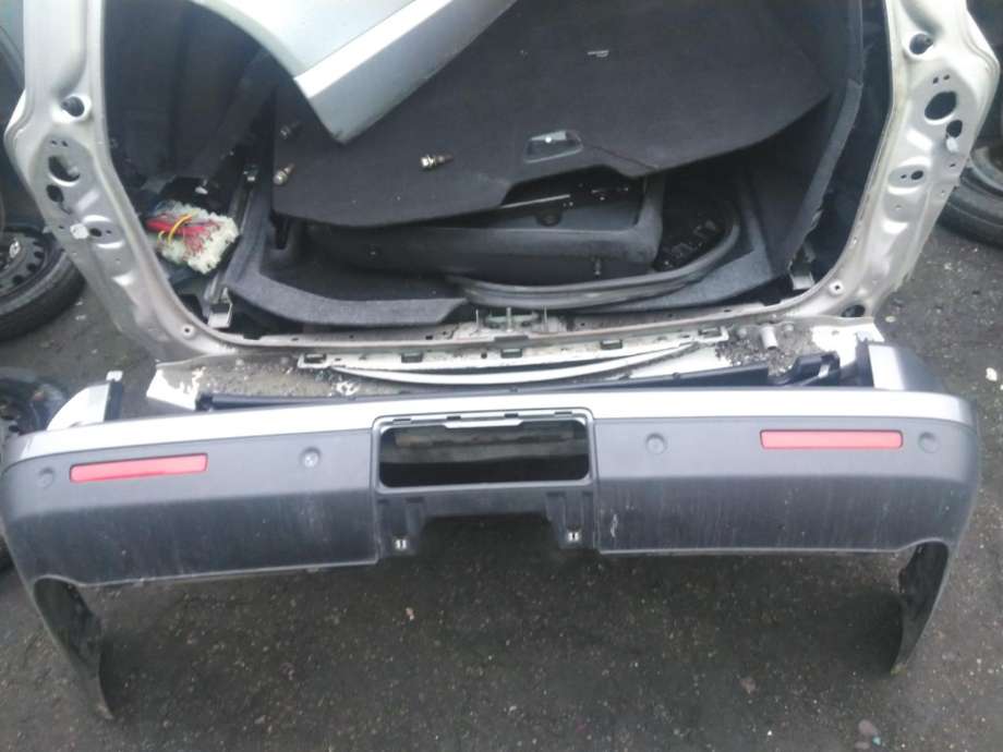 Støtfanger bak til Land Rover Discovery, 2009-2017 (Type IV)  (LR015463)