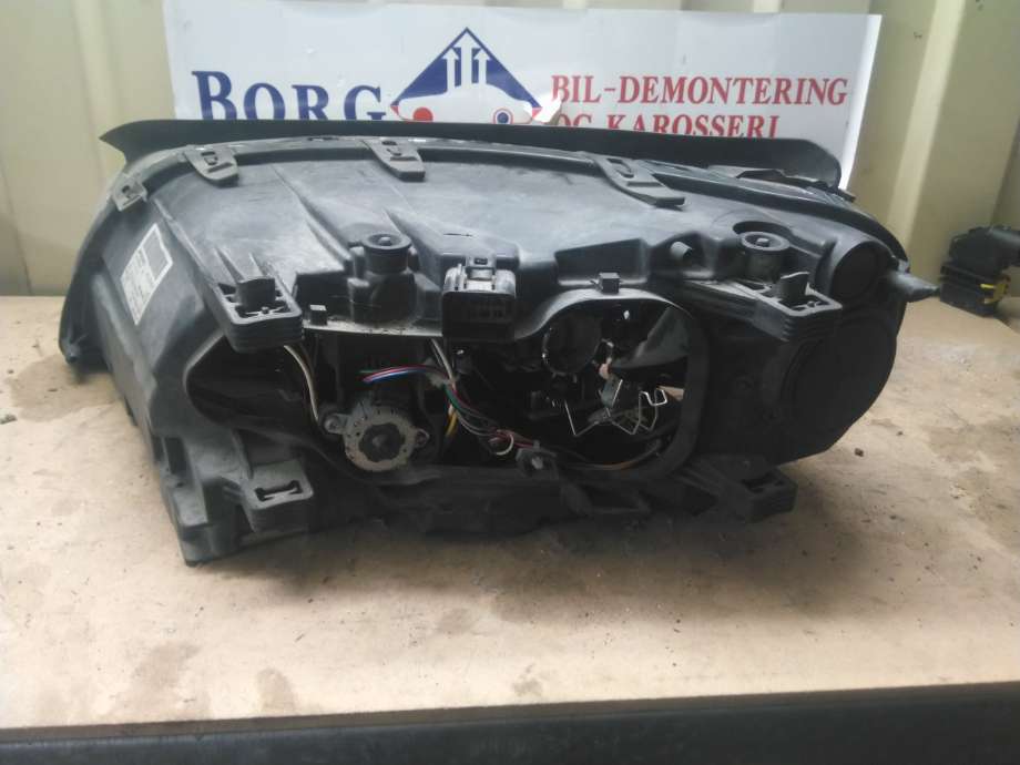 Frontlykt høyre halogen til Volvo V70 2007-2013 (Type III, Fase 1)  (31395155|)