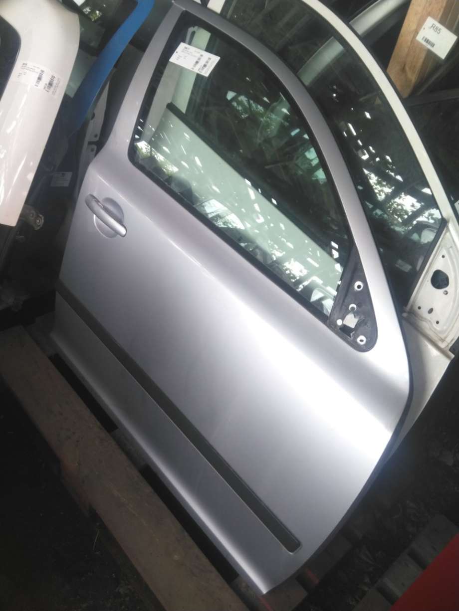 Dør høyre foran til Škoda Octavia, 2013-2016 (Type III, Fase 1)  (1Z0 831 056)