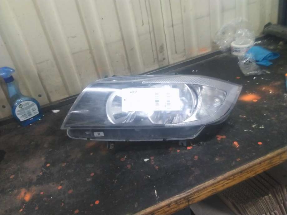 Frontlykt venstre halogen til BMW 3-Serie, 2005-2011 (E90/E91/E92/E93) (E90/E91/E92/E93) (63 11 6 942 721)