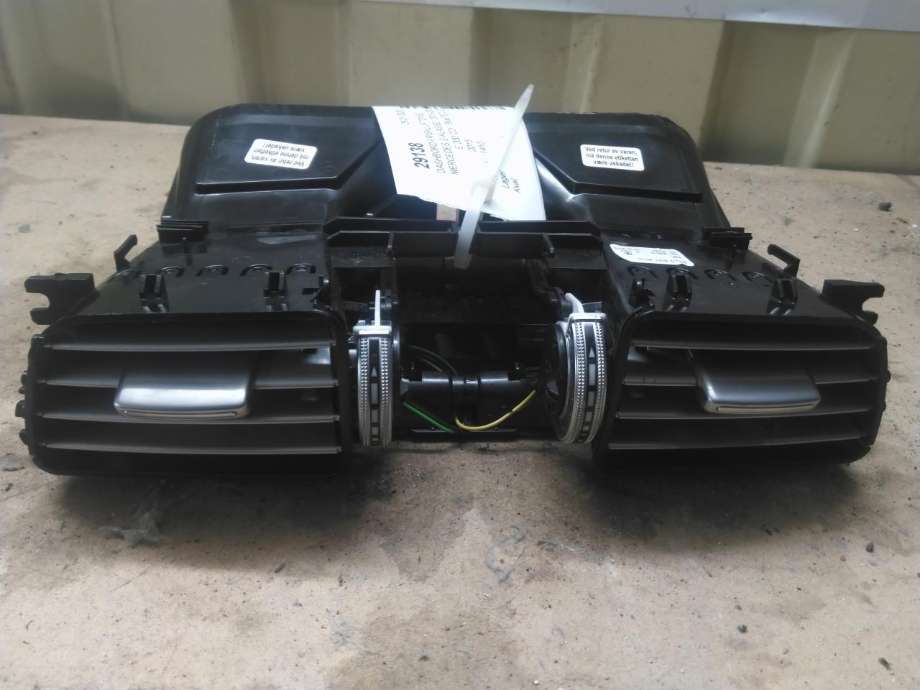 Dashbord friskluftdyse til Mercedes E-Klasse, 2013-2016 (Fase 2) (W212) (W212) (A 212 830 31 54)