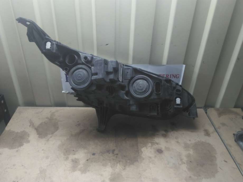 Frontlykt venstre halogen til Ford Transit Connect 2013-2018 Type II, Fase 1  (1827692|)