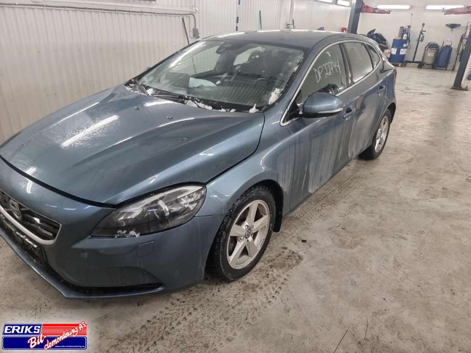 Volvo V40 2012-2019 , Motorkode: D4162T, Girkassekode: 36011555