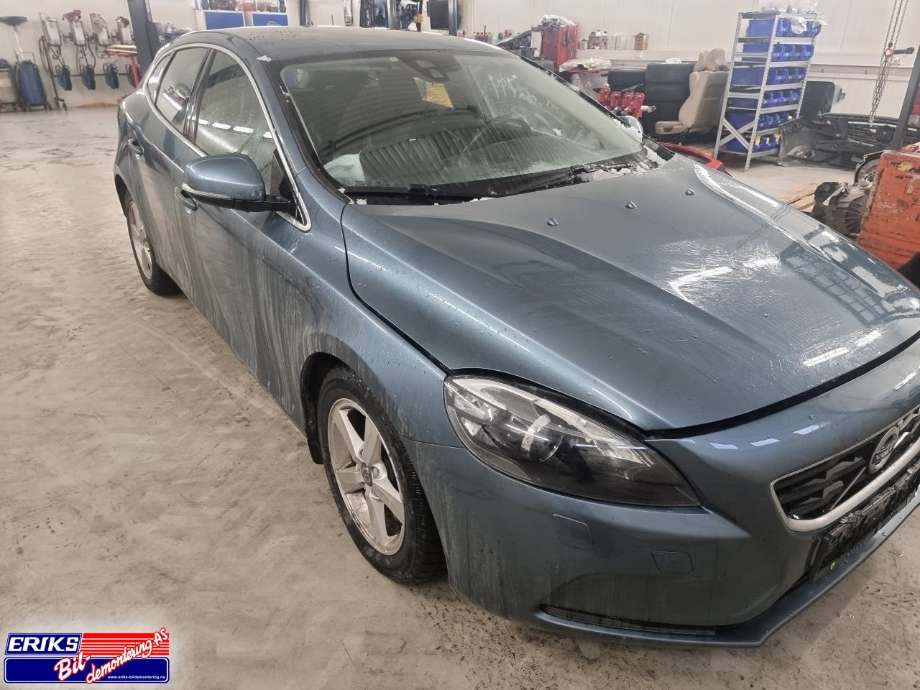 Volvo V40 2012-2019 , Motorkode: D4162T, Girkassekode: 36011555