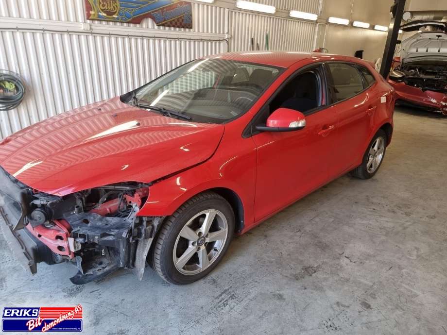 Volvo V40 2012-2019 , Motorkode: D4162T, Girkassekode: 