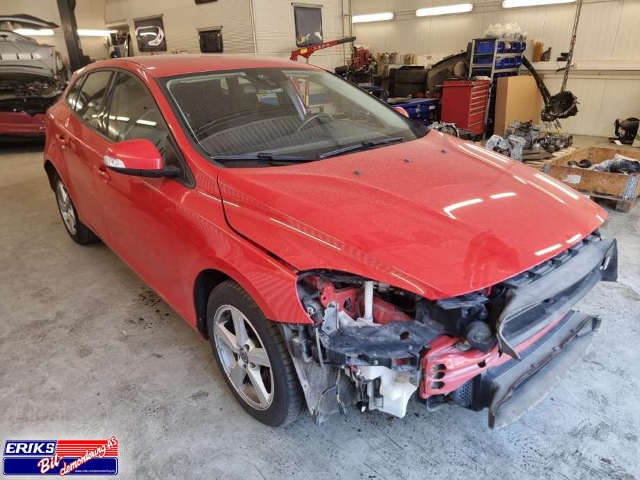 Volvo V40 2012-2019 , Motorkode: D4162T, Girkassekode: 