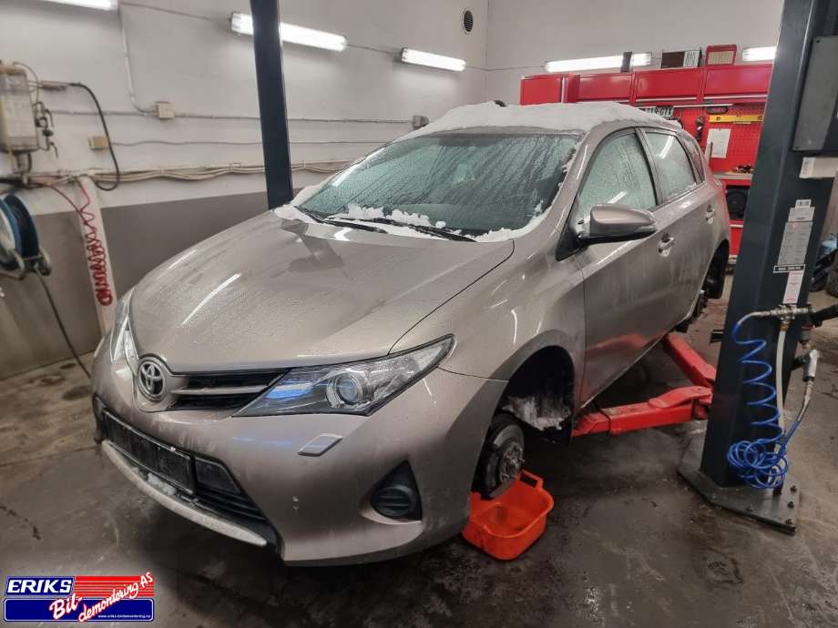 Toyota Auris 2013-2015 (Type II, Fase 1) , Motorkode: 1NR-FE, Girkassekode: 3030002310