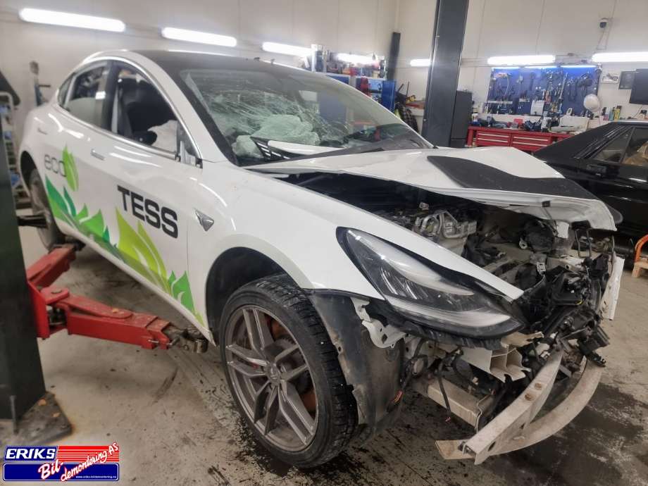 Tesla Model 3 2018-2023 (Fase 1) , Motorkode: 3D3|3D1, Girkassekode: 