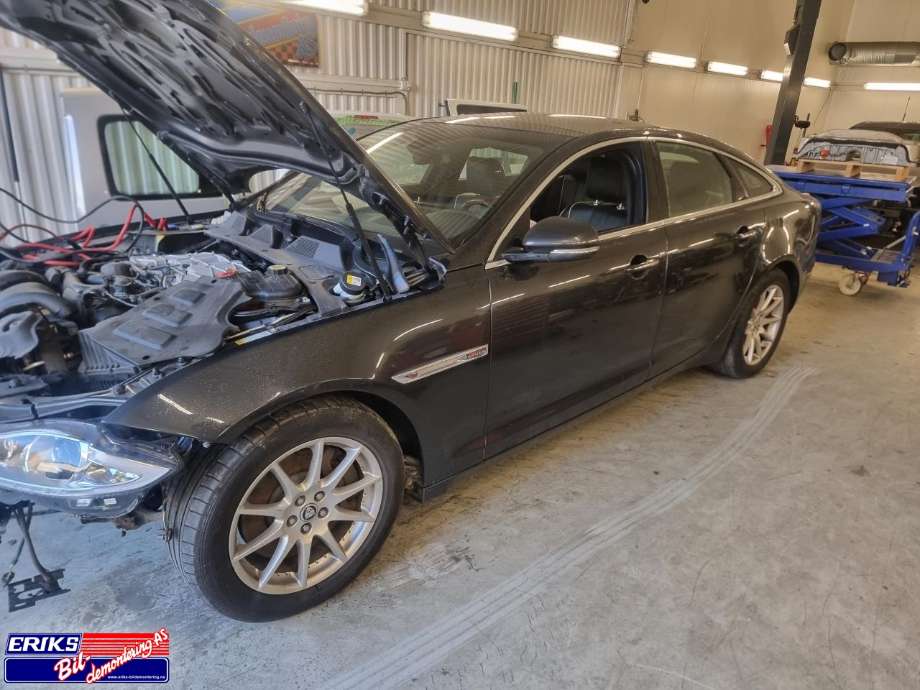 Jaguar XJ X351 2010-->> , Motorkode: 306PS, Girkassekode: C2D43551