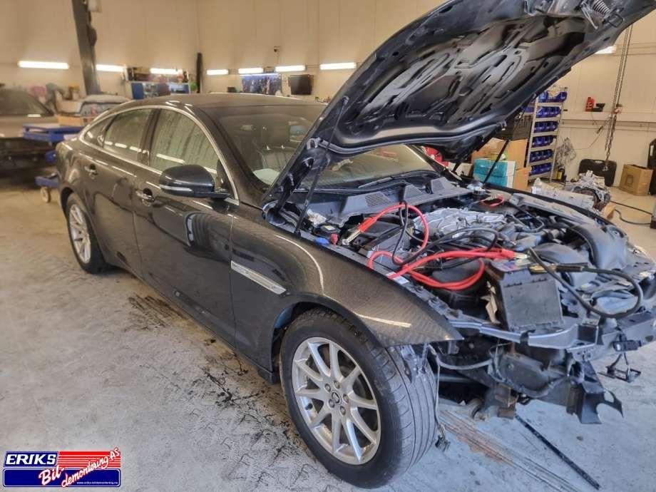 Jaguar XJ X351 2010-->> , Motorkode: 306PS, Girkassekode: C2D43551