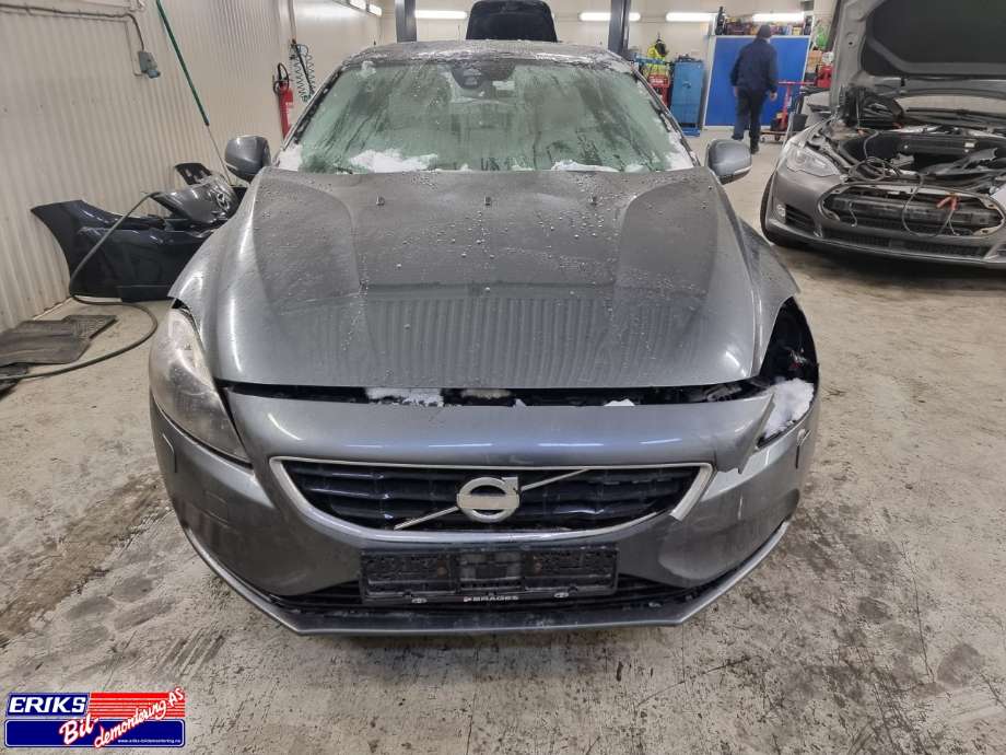 Volvo V40 2012-2019 , Motorkode: D4162T, Girkassekode: 