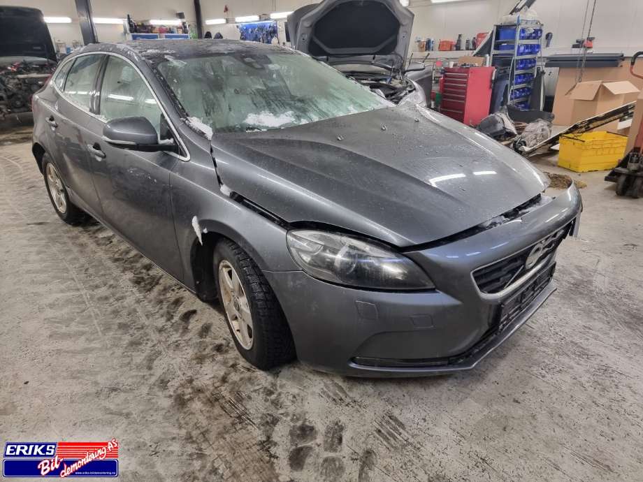 Volvo V40 2012-2019 , Motorkode: D4162T, Girkassekode: 