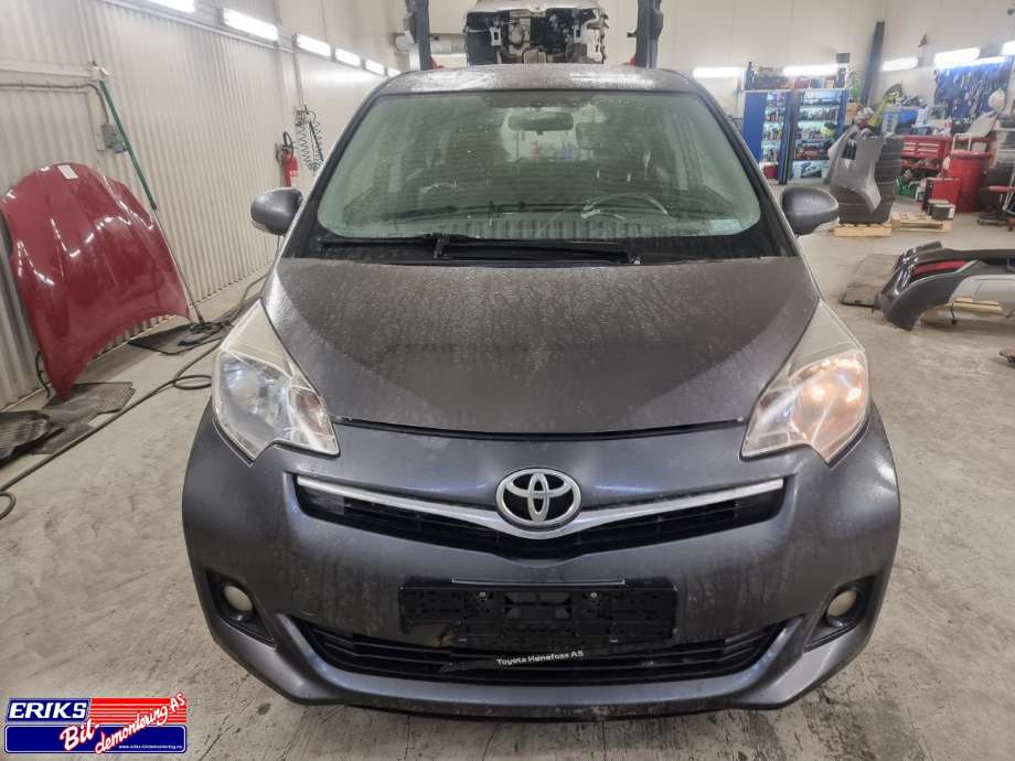 Toyota Verso-S 2011-2015 (COMBI) delebil , Motorkode: 1NR-FE, Girkassekode: 