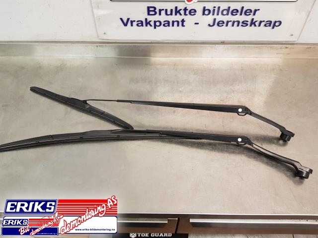 Viskerarmer frontrute til Subaru Forester, 2013-2019 (Type IV)  
