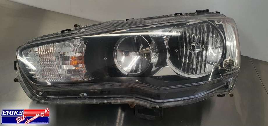 Frontlykt venstre halogen til Mitsubishi Lancer 2008-2017 (8301B623|)