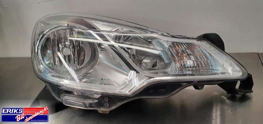 Frontlykt høyre halogen til Citroën DS3, 2010-2019  (VISTEON|9677033880)