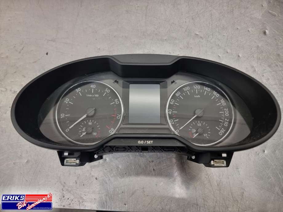 Instrumentpanel til Škoda Octavia, 2013-2016 (Type III, Fase 1)  (5E0 920 871 B)
