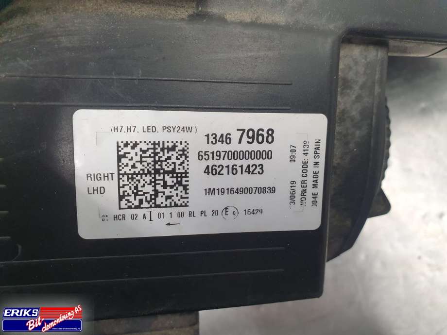 Frontlykt høyre halogen til Opel Crossland X 2017-->> (13467968|YQ00350780|)