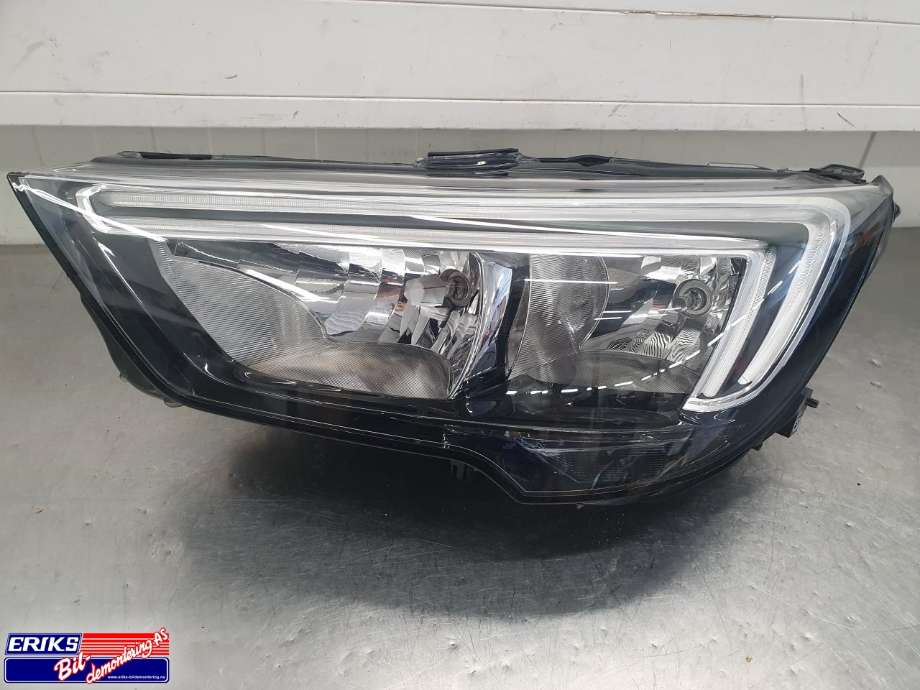 Frontlykt venstre halogen til Opel Crossland X, 2017-->>  (13467967)