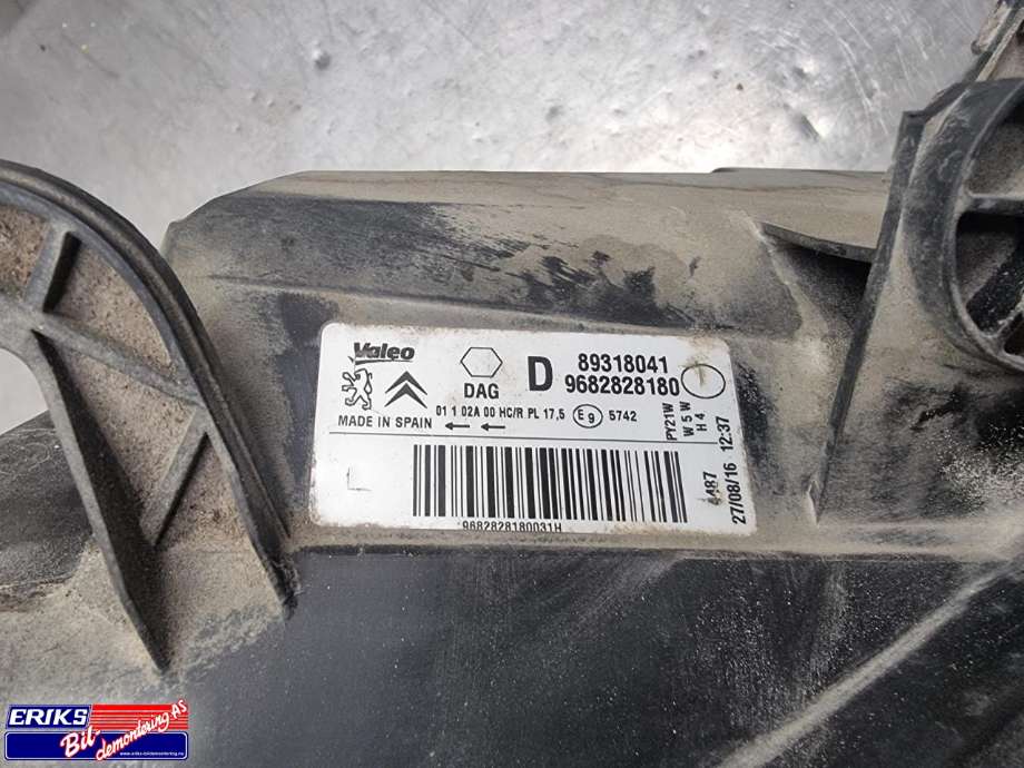 Frontlykt høyre halogen til Peugeot Partner 2015-2019 (Type II, Fase 2)  (VALEO|9682828180|6206 K6|)