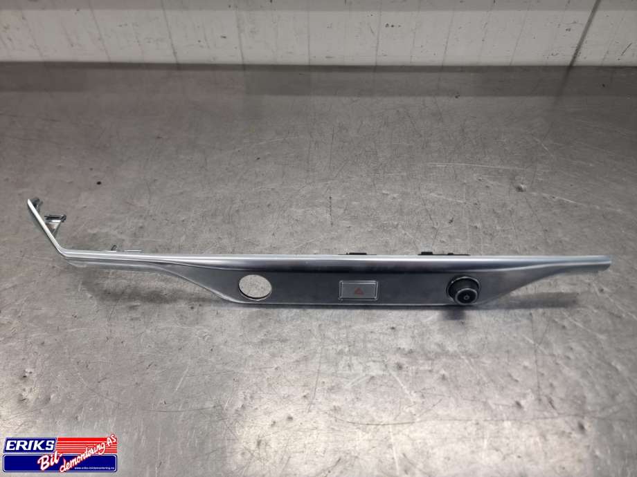 Bryter nødblink til Jaguar I-PACE, 2018-->>  (J9D311K656AB)