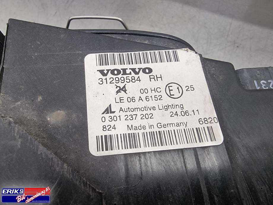 Frontlykt høyre halogen til Volvo V50 2004-2007 (Fase 1)  (31335222|)