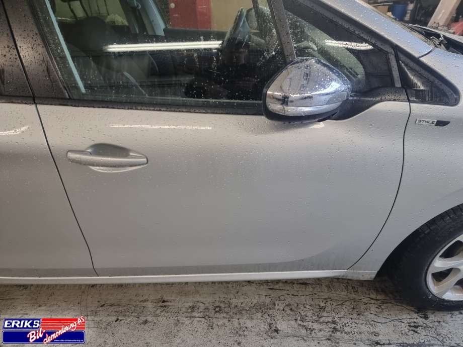 Dør høyre foran til Peugeot 208, 2012-2019 (Type I)