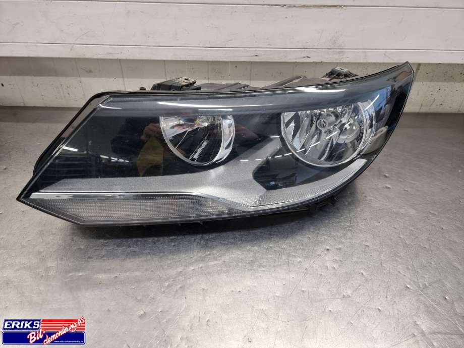 Frontlykt venstre halogen til VW Tiguan 2011-2016 (Type I, Fase 2) (5N1 941 005 C|)