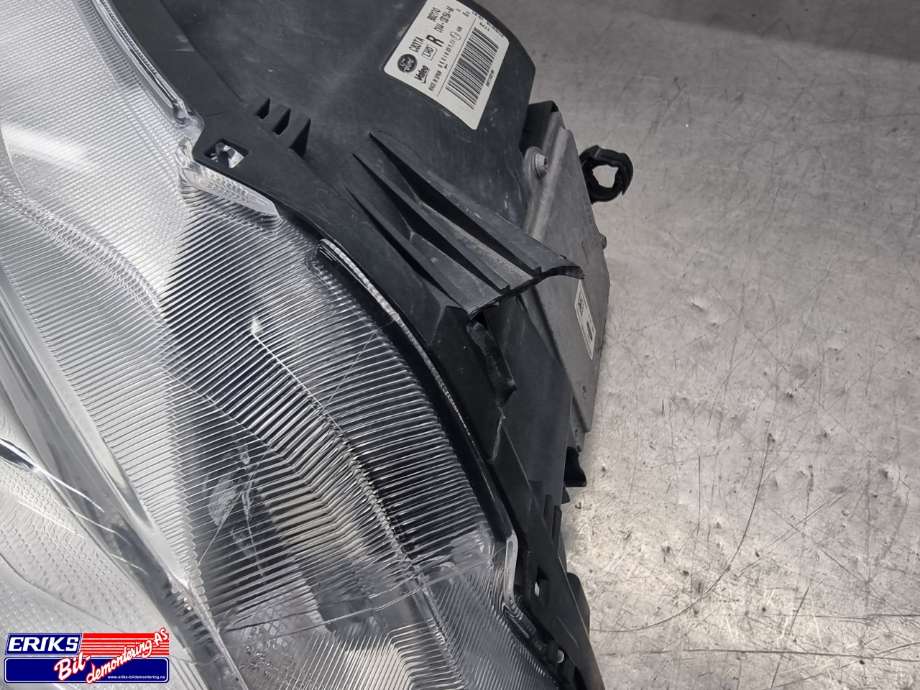 Frontlykt høyre xenon til Ford Kuga 2013-2019  (VALEO|CV44-13D154-AK|5258474|)