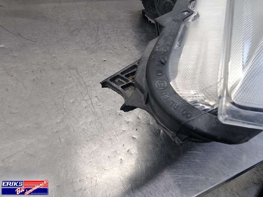 Frontlykt høyre xenon til Ford Kuga 2013-2019  (VALEO|CV44-13D154-AK|5258474|)