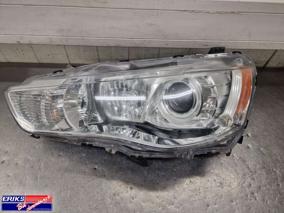 Frontlykt venstre xenon til Mitsubishi Outlander, 2010-2012 (Type II, Fase 2)  (8301B945)