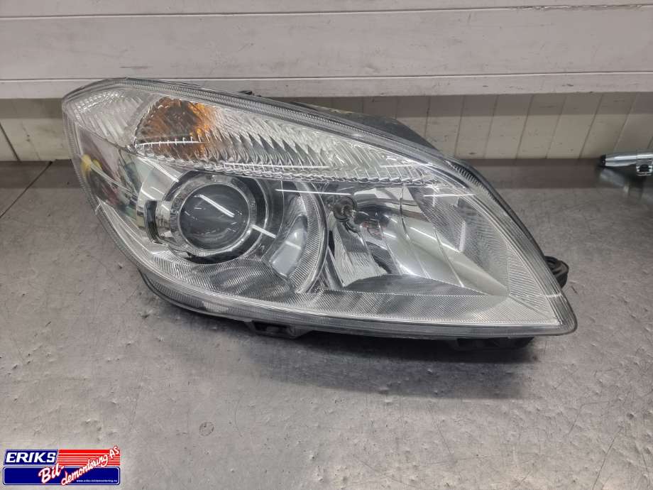 Frontlykt høyre halogen til Škoda Fabia, 2010-2014 (Type II, Fase 2)  (5J1 941 018 E)